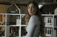 《家弑服务》：当红悉尼妹与阿曼达的致命共舞，一场包裹在豪宅华丽外衣下的心理围猎