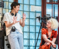 《新娘！》：玛吉·吉伦哈尔的弗兰肯斯坦宇宙，一场1930年代芝加哥的暗黑重生记