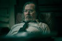 传奇谍战继续推进！Apple TV《慢马》官宣续订第八季，改编原著终章《Clown Town》